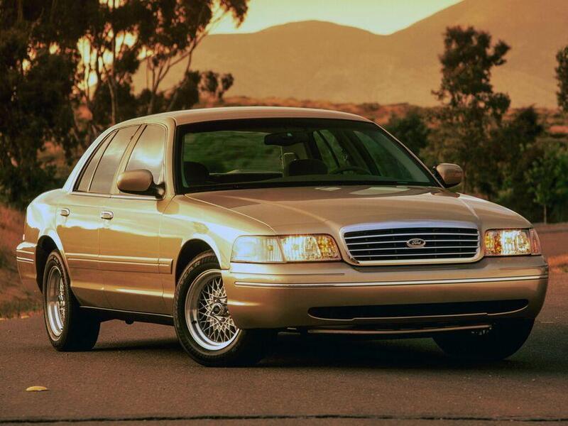 Расход топлива Ford Crown Victoria (EN114) 4.6 АКПП 4 235 л.с. фото